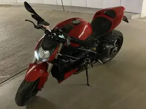 Ducati Streetfighter 1098 S Bild 7