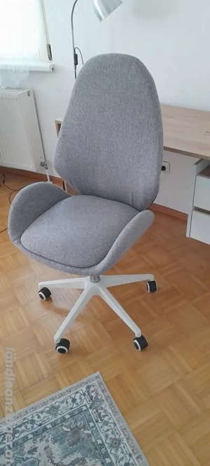 Schreibtisch mit derhstul Bild 3