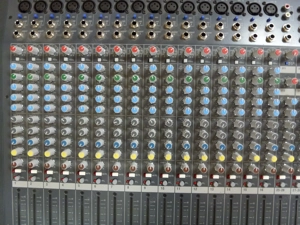 Allen & Heath PA 28 Mischpult analog Bild 2