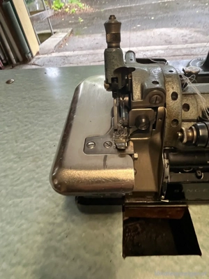 Singer Industrie Overlock Nähmaschine 246K43  Bild 4