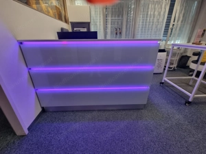 Empfangstresen mit LED-Beleuchtung Bild 3
