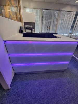 Empfangstresen mit LED-Beleuchtung
