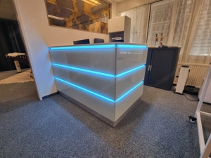 Empfangstresen mit LED-Beleuchtung Bild 6