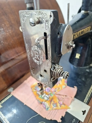 Antike Nähmaschine  Bild 7