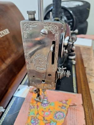 Antike Nähmaschine  Bild 8