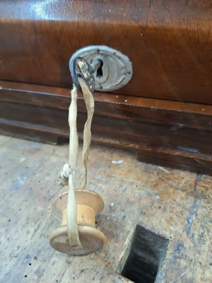 Antike Nähmaschine  Bild 4