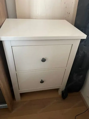 1 Nachtkästchen weiß