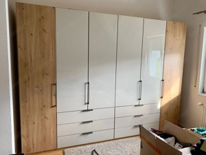 Kleiderschrank - modern   groß   fast neuwertig 