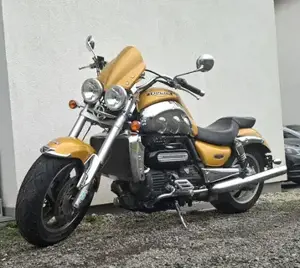 Triumph Rocket 3 Bild 2