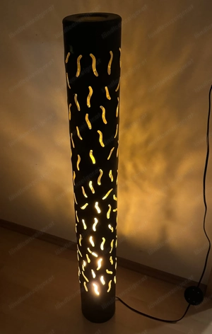 LED Stehlampe LED Lichtsäule mit Flammen