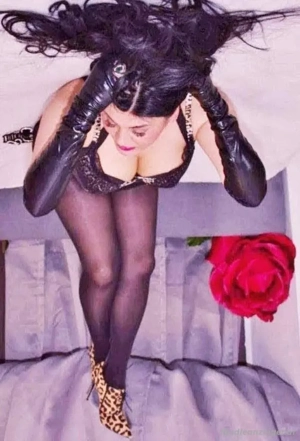 Heiße Frau zart bis hart Geile Ariana Bild 3