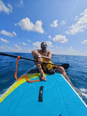 Selbstbewusster Mann.. Klar. Neugierig. Bild 2