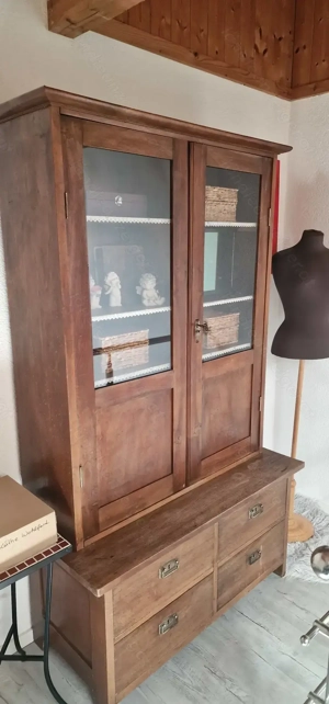 Antiquitäten Schrank