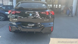 Neuwagen BMW IX2 Bild 3