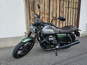 Moto Guzzi V7 Stone Centenario