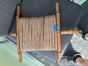 Alte Haspel mit ca 40 Meter Seil Bild 2