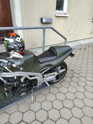 Triumph Speed Triple 955i Bild 2