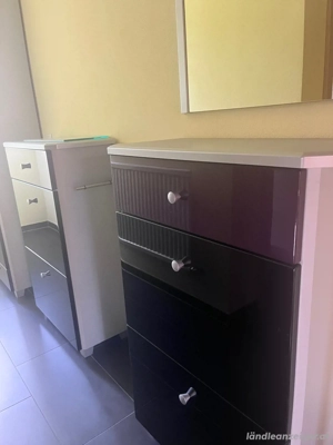 Hochwertige Garderobe Bild 4