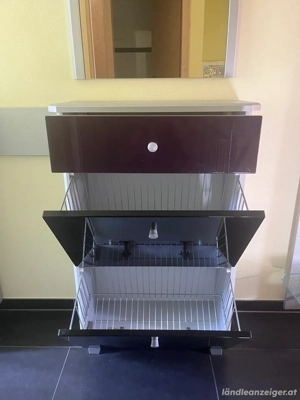 Hochwertige Garderobe Bild 5