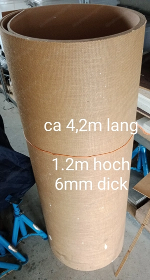 Korkwand ca. 4,2 x 1,2m