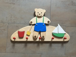 Kindergarderobe aus Holz