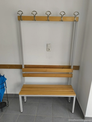 Garderobenbank mit Hakenleiste 1m   3 Stück verfügbar (Umkleide Kindergarten Sportverein)