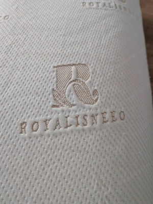 Natur-Kautschuk-Kissen zu verschenken Bild 4