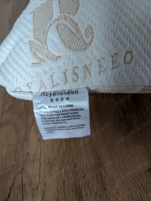 Natur-Kautschuk-Kissen zu verschenken Bild 3