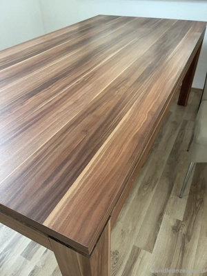 Esstisch aus Massivholz (Nuss) + 6 Stühle Bild 2