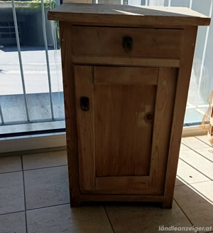 altes Nachtkästchen 