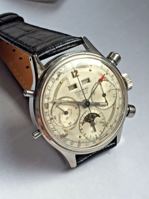 Ein hochwertiges Vintage-Tourneau-Gehäuse mit Dreifachkalender und Mondphase, Valjoux 88  Bild 2