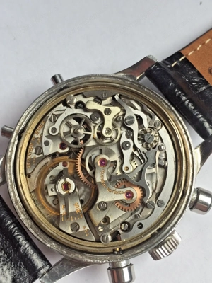 Ein hochwertiges Vintage-Tourneau-Gehäuse mit Dreifachkalender und Mondphase, Valjoux 88  Bild 3