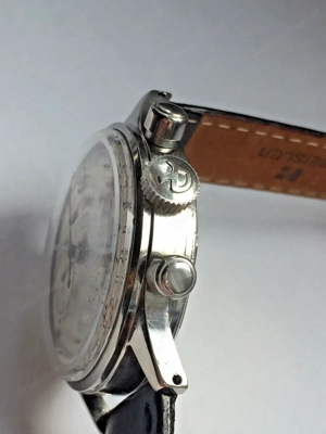 Ein hochwertiges Vintage-Tourneau-Gehäuse mit Dreifachkalender und Mondphase, Valjoux 88  Bild 8