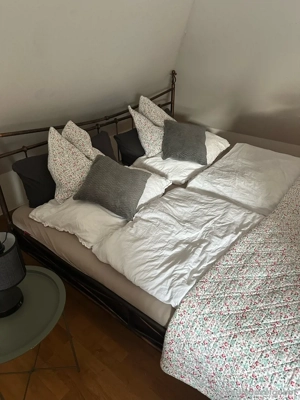 Bettgestell OHNE Lattenrost und Matratzen Bild 2