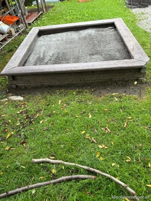 Sandkasten ca 2x2m Kunststoff