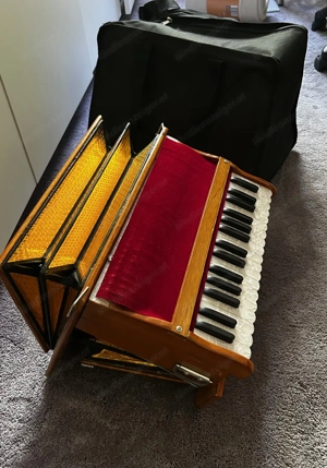 Harinam Harmonium mit Tragegurt und Tasche