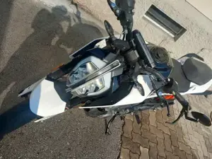 Motorrad KTM Duke 390 mit 44 PS Bild 4