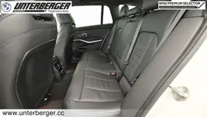 BMW 320d xDrive Touring // M Sportpaket // Anhängerkupplung // Ambiente Licht Bild 12