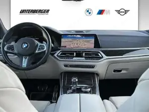 BMW X7 M50i M Sportpaket // Massagefunktion für Fahrer und Beifahrer // Panorama-Glasdach Sky Lounge Bild 6