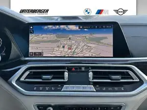BMW X7 M50i M Sportpaket // Massagefunktion für Fahrer und Beifahrer // Panorama-Glasdach Sky Lounge Bild 7