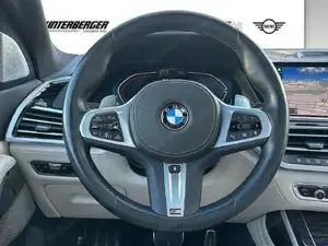 BMW X7 M50i M Sportpaket // Massagefunktion für Fahrer und Beifahrer // Panorama-Glasdach Sky Lounge Bild 8