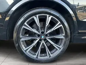BMW X7 M50i M Sportpaket // Massagefunktion für Fahrer und Beifahrer // Panorama-Glasdach Sky Lounge Bild 12