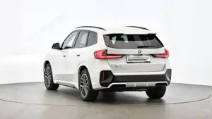 BMW iX1 xDrive30 M Sportpaket // Head-Up // DAB-Tuner Bild 2