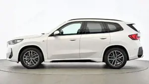 BMW iX1 xDrive30 M Sportpaket // Head-Up // DAB-Tuner Bild 6