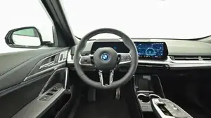 BMW iX1 xDrive30 M Sportpaket // Head-Up // DAB-Tuner Bild 11