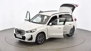 BMW iX1 xDrive30 M Sportpaket // Head-Up // DAB-Tuner Bild 7