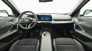 BMW iX1 xDrive30 M Sportpaket // Head-Up // DAB-Tuner Bild 9