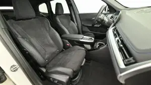 BMW iX1 xDrive30 M Sportpaket // Head-Up // DAB-Tuner Bild 12