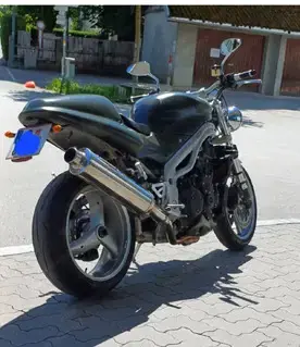 Triumph Speed Triple 955i Bild 4