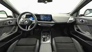 BMW 120i 5-Türer // M Sportpaket // Head Up Display // Anhängerkupplung Bild 9